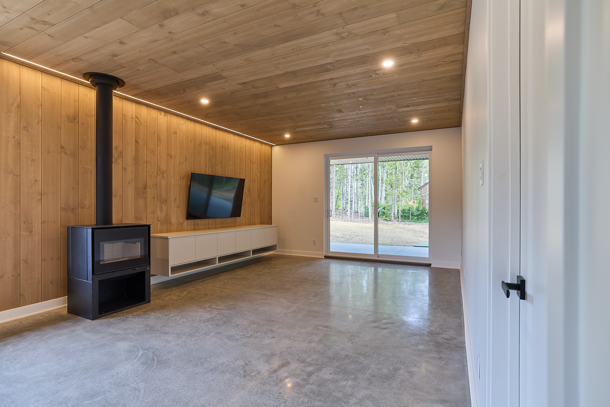 Le salon sans mobilier ajouté